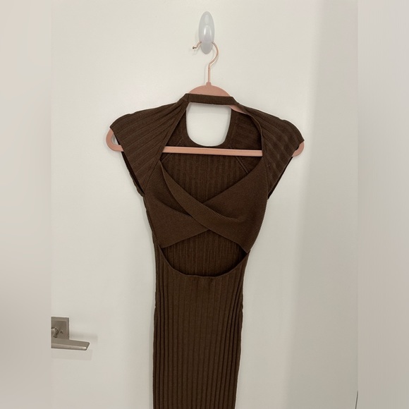 Bodycon Midi Dress 🥰 Fabric is warm 😍 - Picture 3 of 4